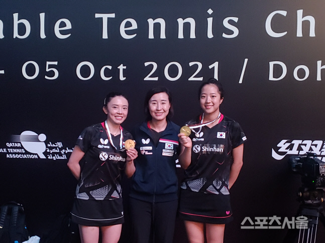 신유빈-전지희 전혜경 코치