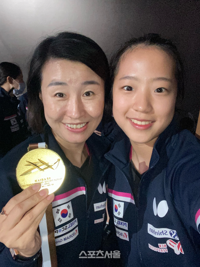 전혜경 코치 신유빈