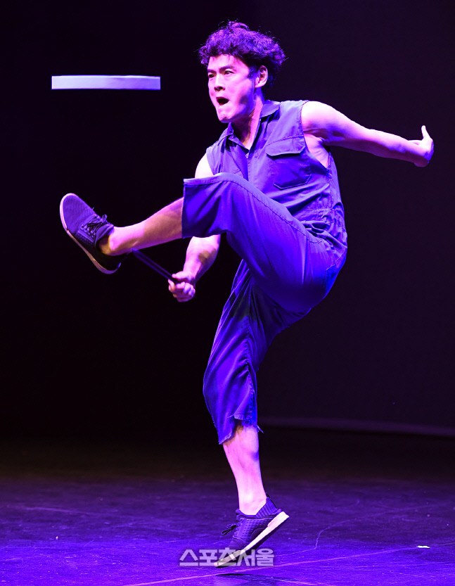 묘기부리는 난타전문 판타스틱스팀, 선사 요가시퀀스 챔피언십을 축하하러 왔어요 [포토]