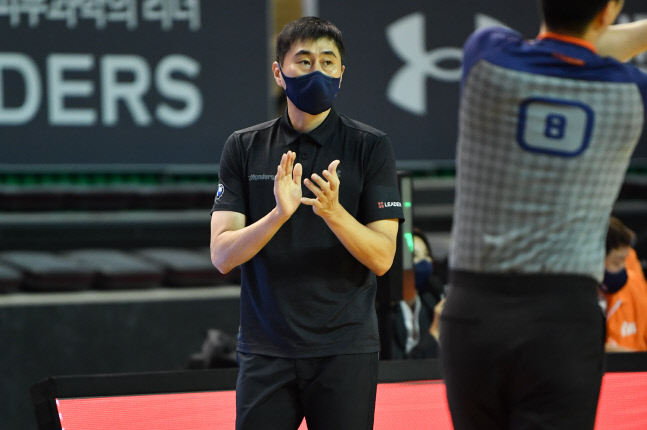 삼성 이상민 감독이 '절친' SK 전희철 감독에게 전한 조언