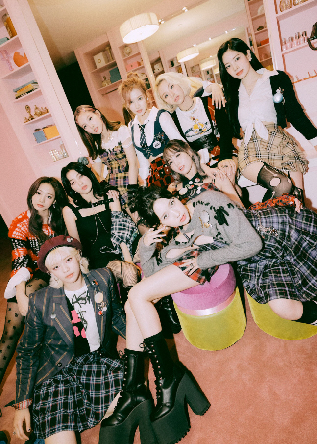 트와이스, 첫 영어 싱글 'The Feels'로 美 빌보드 '핫 100' 83위