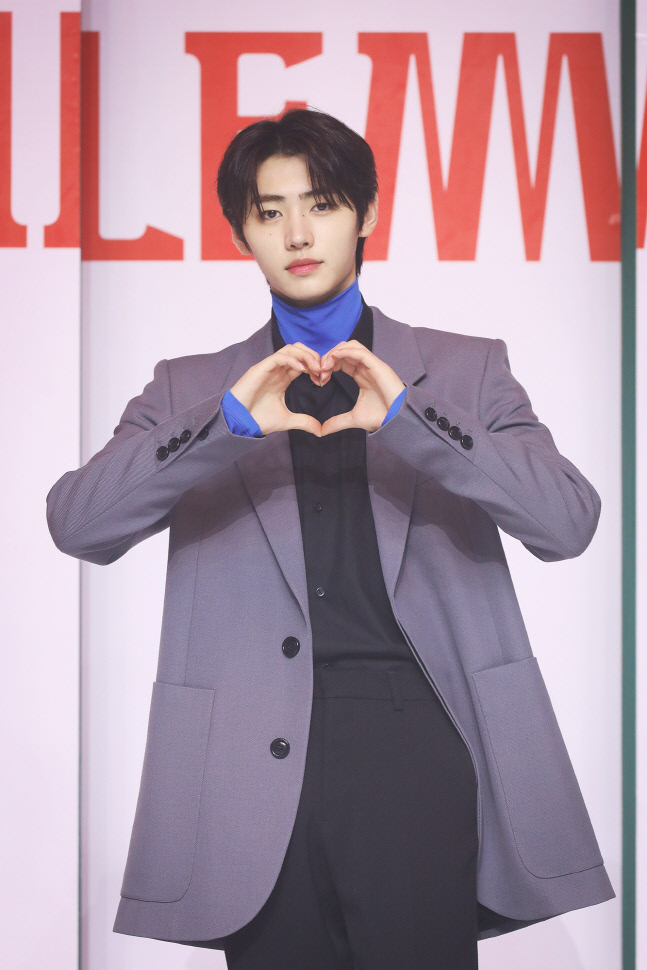 빌리프랩_ENHYPEN_성훈_포토월 (2)