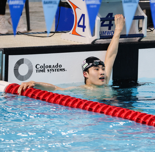'뉴 마린보이' 맞네…황선우, 개인혼영 200m 한국新+대회 4관왕[전국체전]