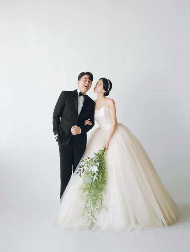 한화 이글스 지원팀 변지수 사원, 6년 열애 끝 결실 맺는다