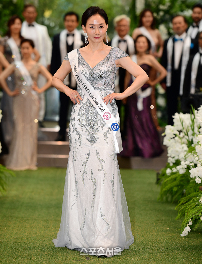 '이브닝드레스의 여왕' 황종화, 무대를 압도하는 S라인의 여왕이네...[포토]