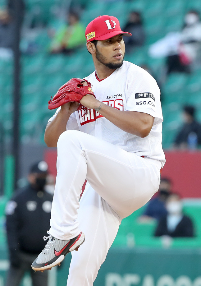 폰트'QS'+최정'34호 홈런', SSG 두산 꺾고 순위경쟁 끝까지 간다