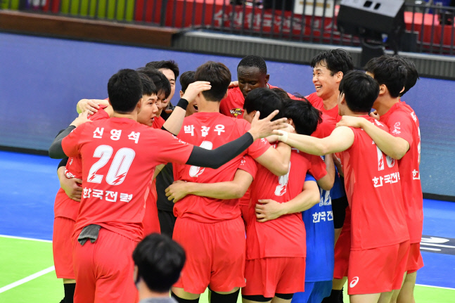 다우디 막히자 박철우, 박철우 막히자 다우디…한국전력 2연승 질주