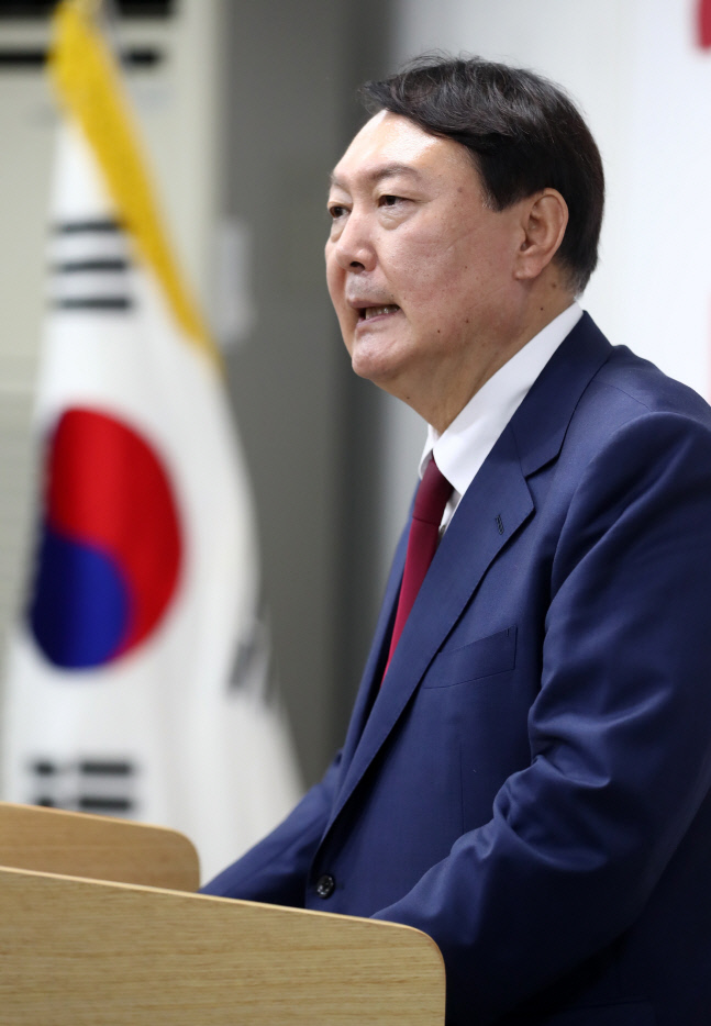 호남 교수 518명 "전두환 옹호 윤석열, 사퇴하라" 기자회견