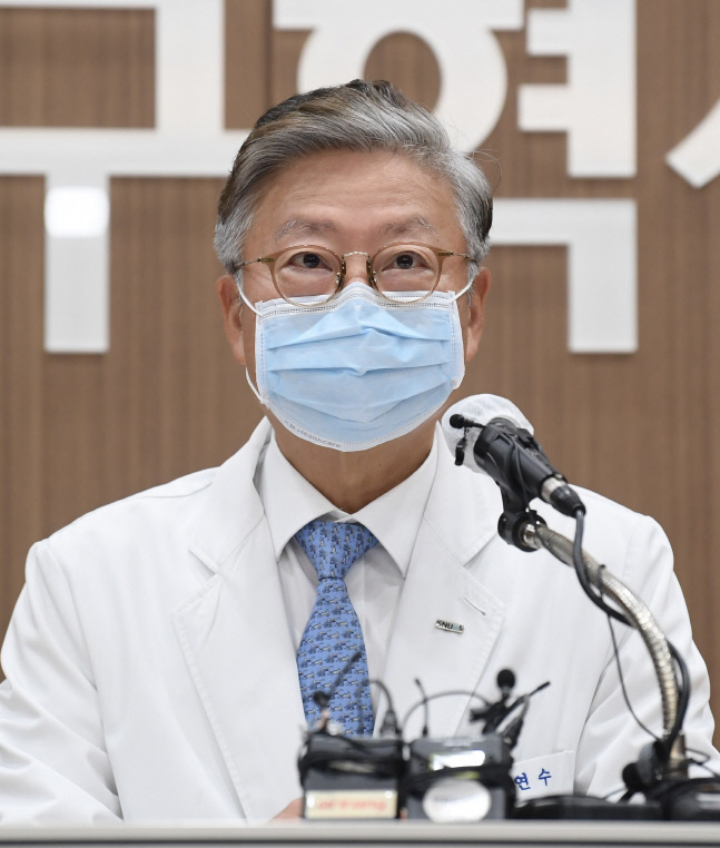 김연수 서울대병원장 "노태우 전 대통령 사인은 장기간 투병으로 인한 숙환"