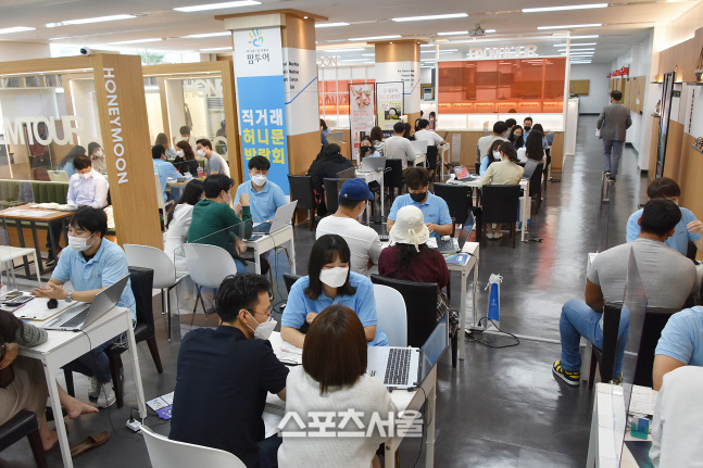 팜투어, 신혼여행박람회 재개... 주말 400커플 상담 받아