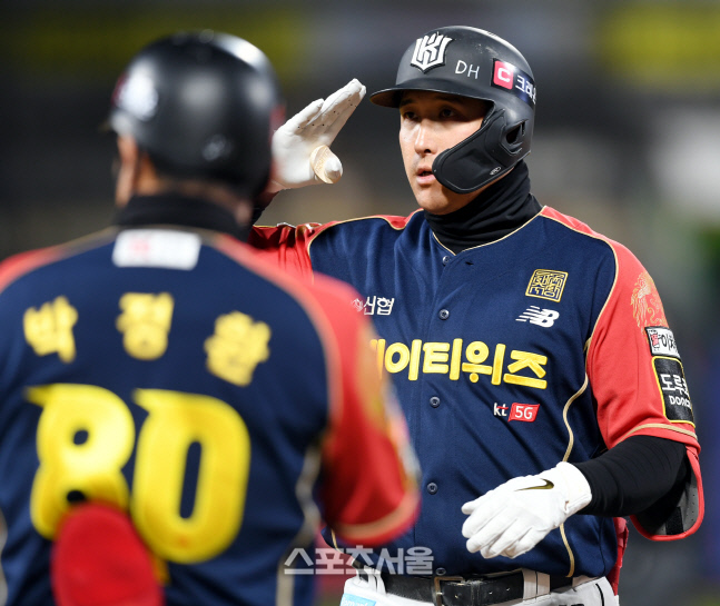 [포토] 황재균 '적시타 신고합니다'