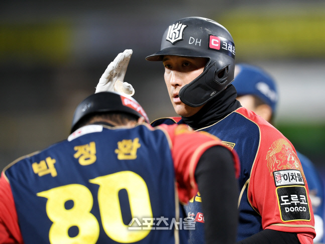 [포토] 황재균 '1점 더 추격'