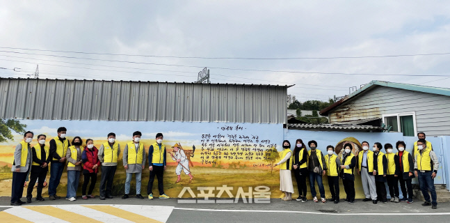 나주시, 송월동 주민자치회 ‘방죽목 벽화 그리기 눈길’