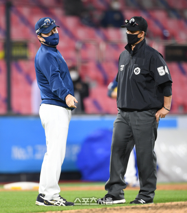 [포토]NC 이동욱 감독, 보크가 맞나요?