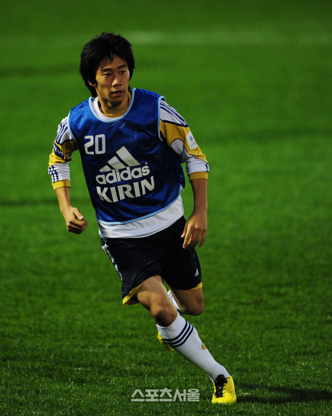 그리스서 존재감 잃은 가가와, J리그 복귀?…日 '친정팀 세레소 재영입 프로젝트'