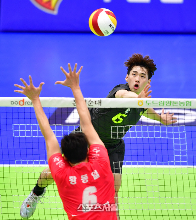 연타 시도하는 김선호[포토]