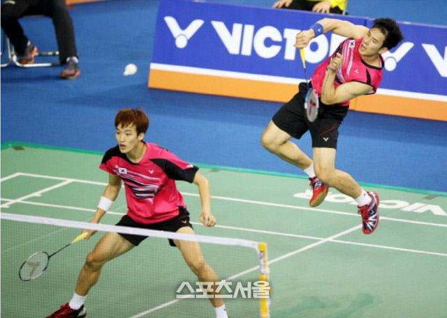 배드민턴 베테랑 고성현-신백철, 노장은 살아있다...남복 8강행 [프랑스오픈]