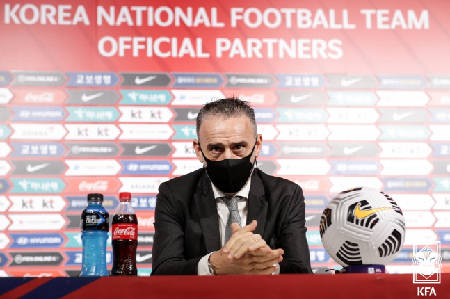 김건희 깜짝 발탁, 벤투 감독 "팀에 도움 될것…다른 스트라이커(주민규) 고려 안 해"