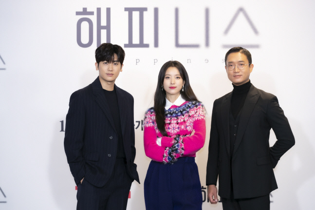 "좋은 사람들과"…'해피니스' 한효주X박형식X조우진, 명품 케미로 '전염병 시대' 담았다[종합]