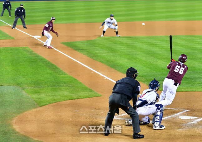 '팀 두번째 타점도 내손으로' 이지영[포토]