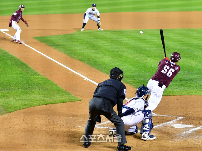 '팀 두번째 타점도 내손으로' 이지영[포토]