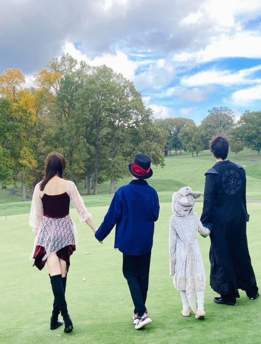 '벌써 170cm?' 손태영, 폭풍성장 13세子 손잡고 뉴욕 나들이[★SNS]