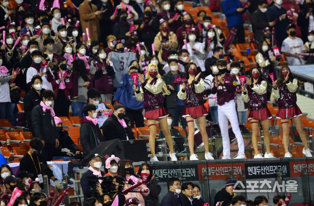 키움응원단 \'오늘부터 육성없이 응원!\'[포토]