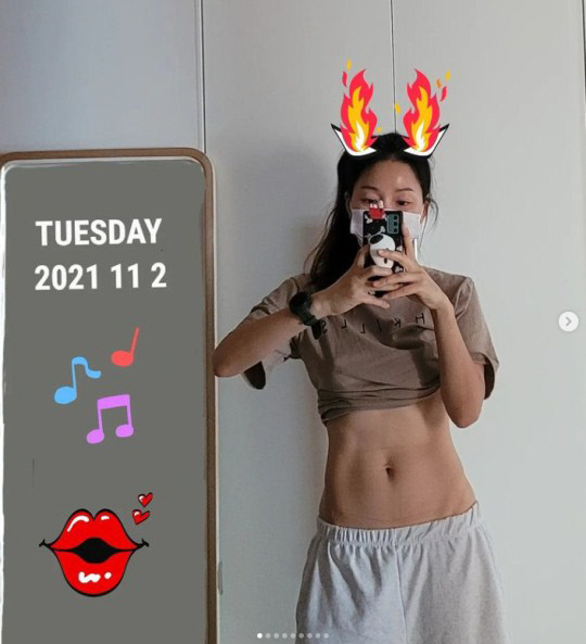 "평생 살쪄본 적 없어" '홍성흔♥' 김정임,복근 공개...몸매 비결?[★SNS]