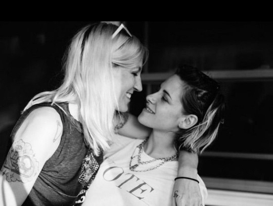 크리스틴 스튜어트, '2년 교제' 동성 연인과 깜짝 결혼 발표