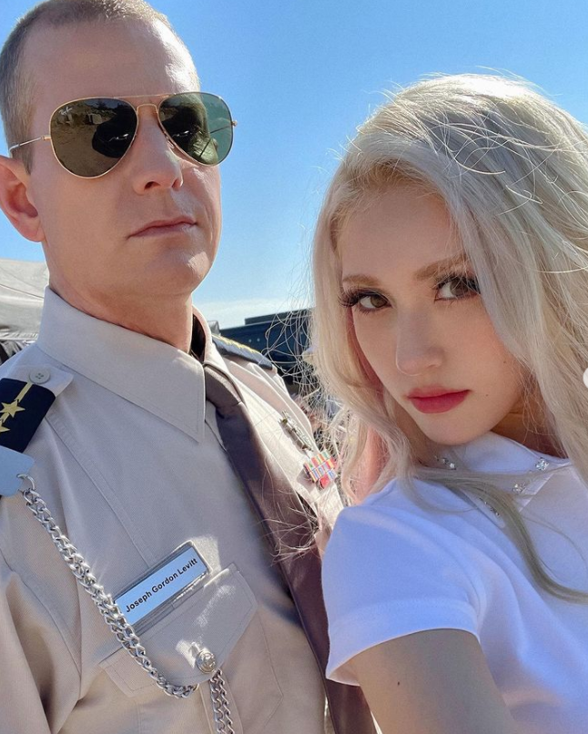 '딸바보' 배우父의 특급도움, 전소미 'XOXO' 뮤비 깜짝 출연[★SNS]