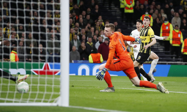 SOCCER-EUROPACONF-TOT-VIT/REPORT