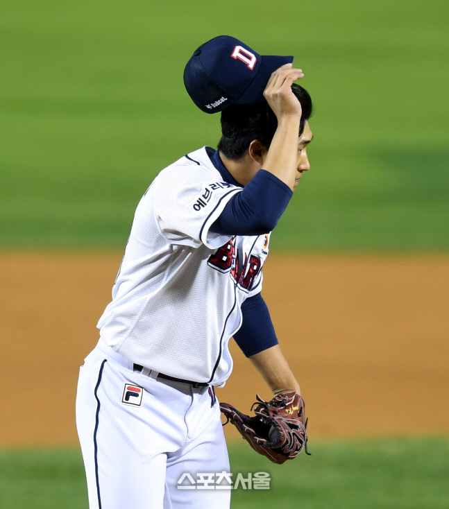 [포토] 김민성 사구에 사과하는 박종기