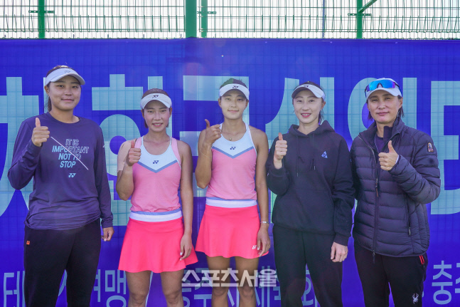 강원도청, 실업테니스연맹전 여자단체 우승...정수남 김다혜 심솔희 활약