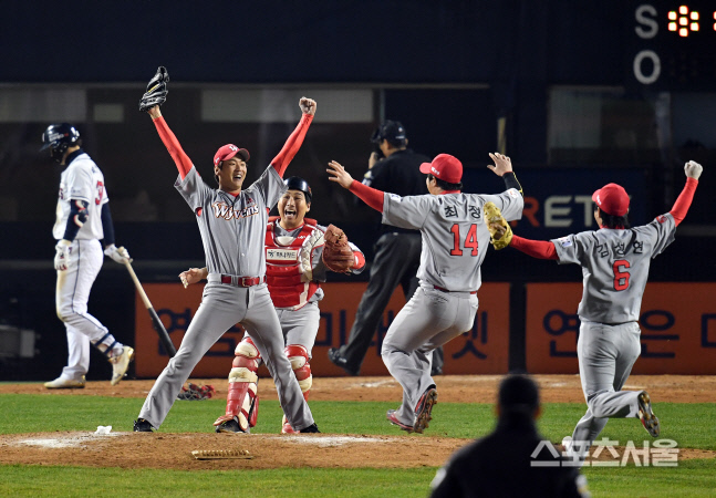 헹가래투수 김광현, 마지막은 내가 끝낸다! [포토]