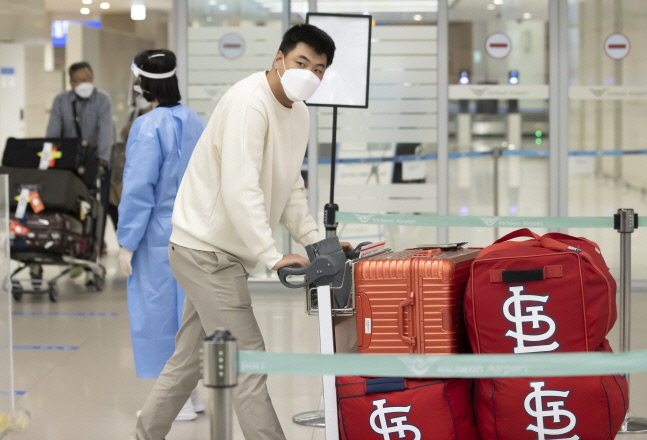 인사하는 김광현