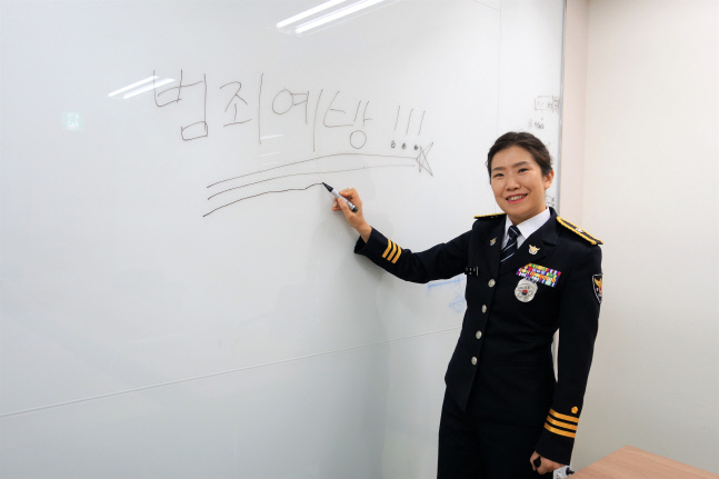 [김효원의 ON터뷰]32년 베테랑 신하영 경위 "범죄, 수사보다 예방이 중요해요"