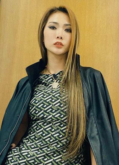 걸스힙합 아이콘 허니제이, PO 2차전에서 두산에 기 불어넣는다