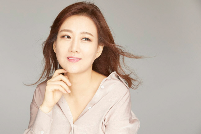 장윤정, 스카이이앤엠과 전속계약 "함께한 매니저와 의리"[공식]