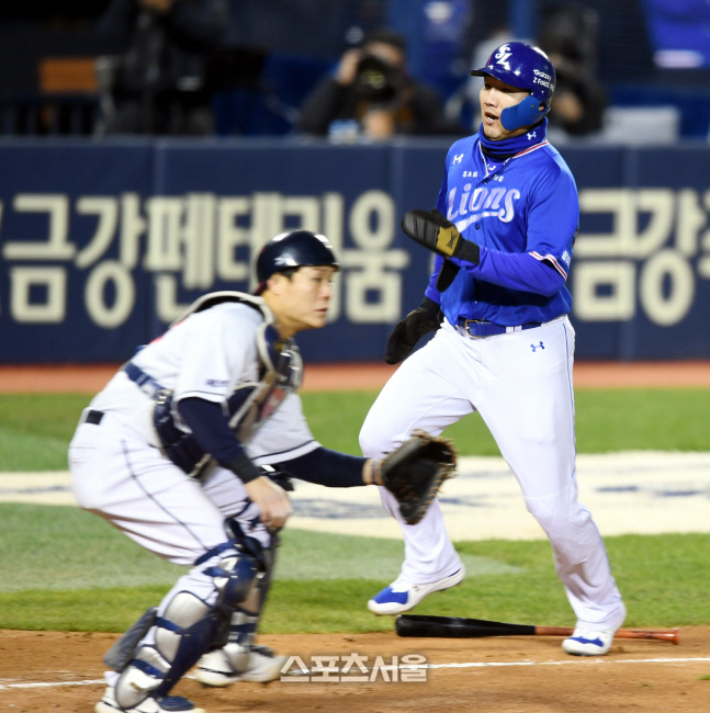 [포토] 최영진 \'여유있게 홈인\'