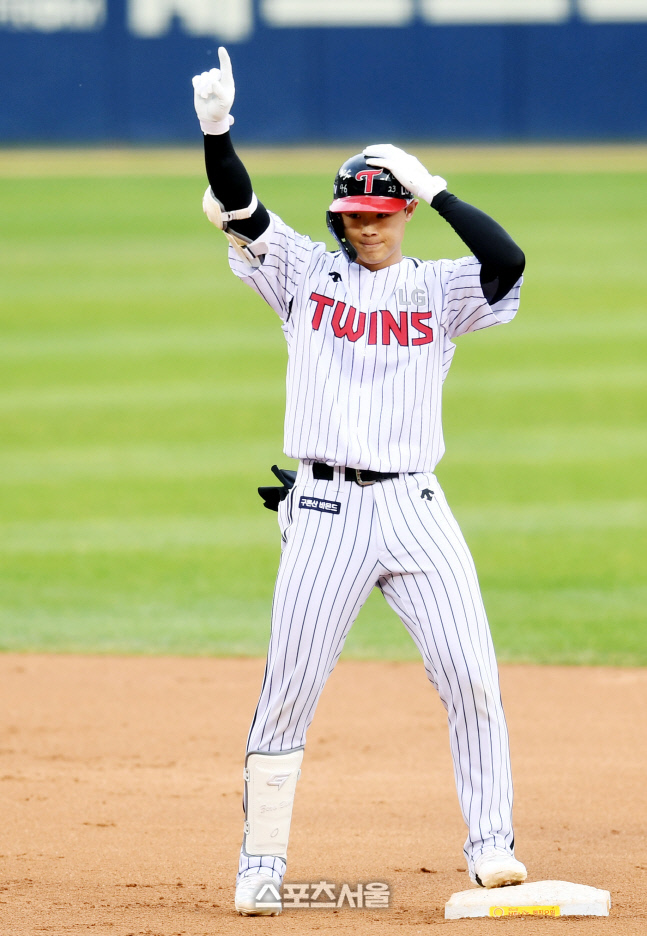 [포토] 2루타 이영빈 \'득점하러 가자\'