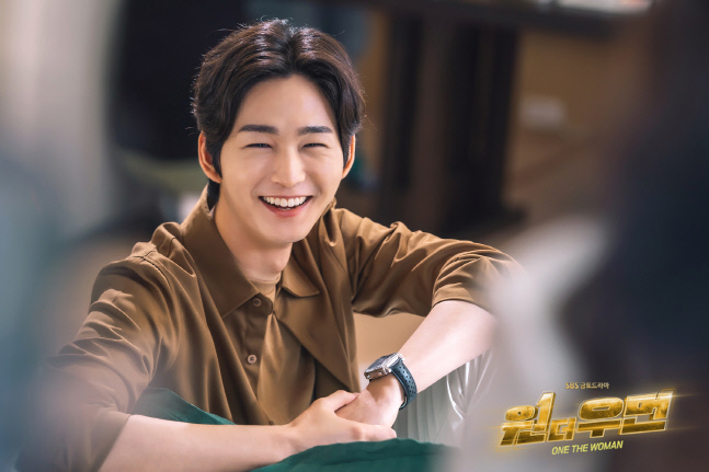 이원근 원더우먼 스틸 (11)