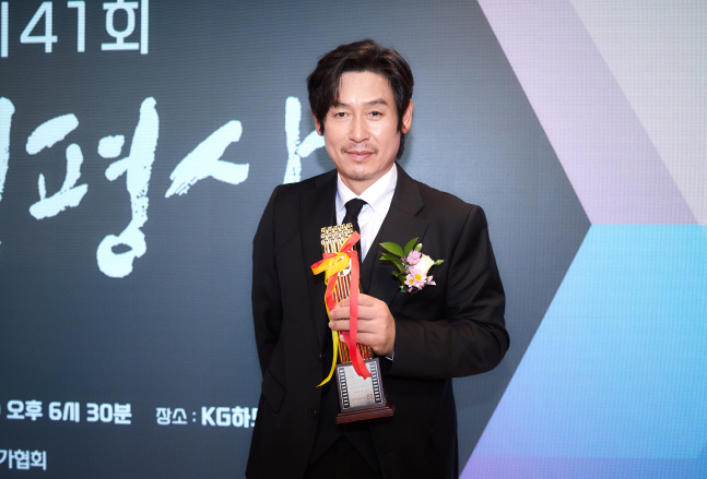 설경구, '자산어보'로 제 41회 영평상 남우주연상 수상