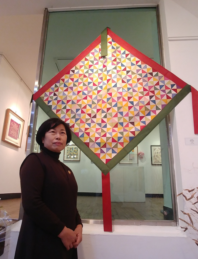 김애경 작가가 이끄는 '화인규방' 회원전 경인미술관서 개막