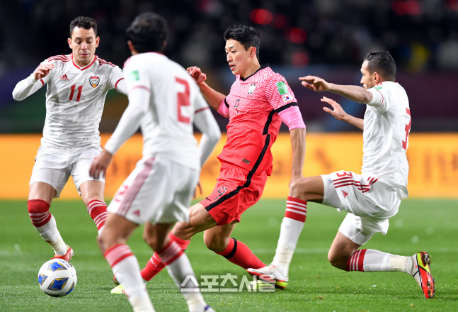 \'수비가 몇명이야?\' 조규성[포토]