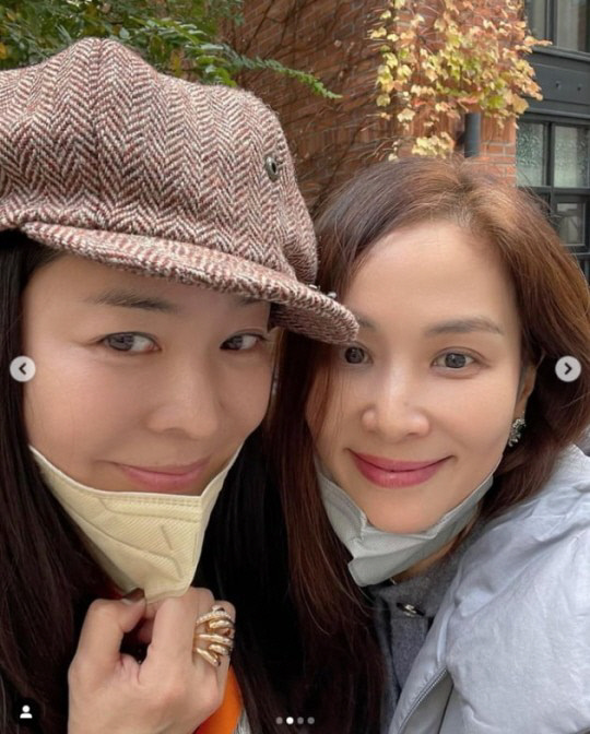 "예쁜언니 옆에 예쁜언니" 이혜영, '절친' 고소영과 투샷[★SNS]