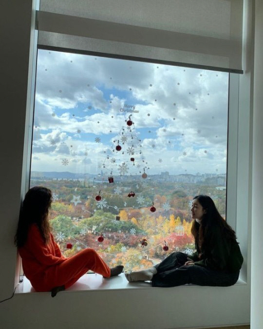 "언니, 나 좀 봐" 최지우,'절친' 신애라와 창밖 단풍구경 '훈훈'[★SNS]