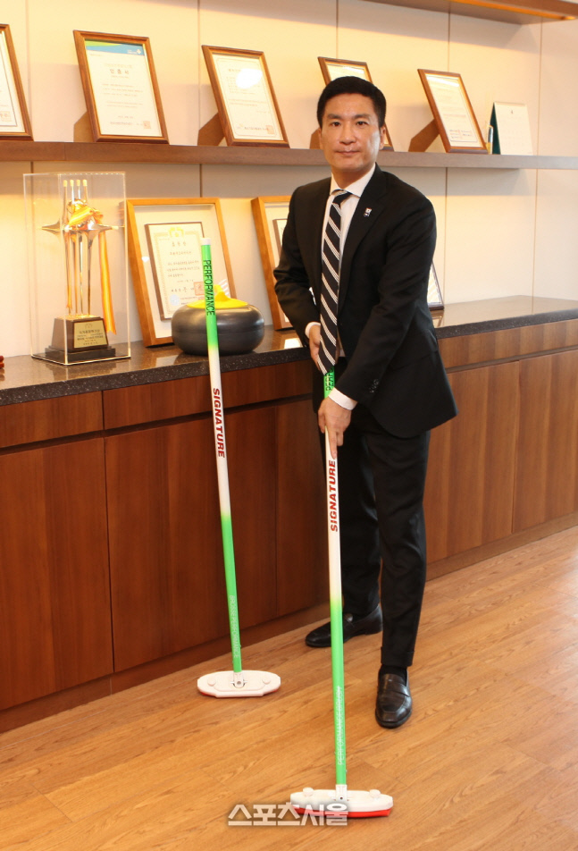 컬링연맹 김용빈 회장, 한일전 앞두고 "좋은 성과 기대"