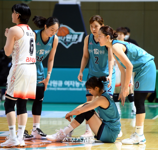 [포토] 신지현 '내 파울이 아니야'