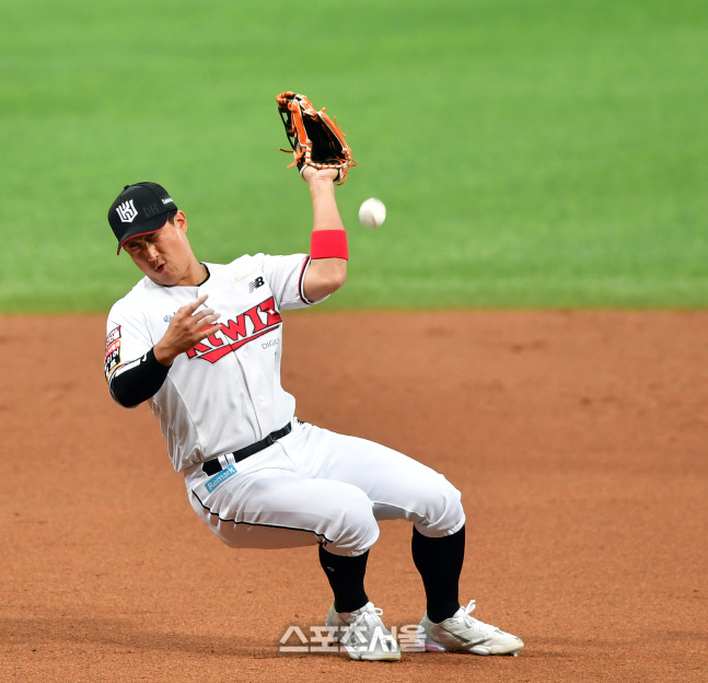 '볼이 안보여!' 황재균[포토]