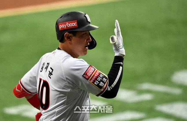 선제 솔로홈런 황재균[포토]